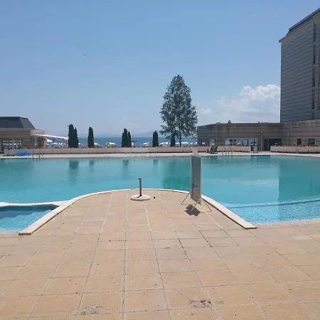 Festa Apartment *